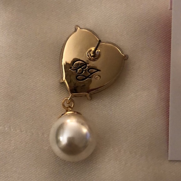 Betsey Johnson Gold Tone XOXO Iridescent Heart & Faux Pearl Cupid Drop Earrings - Picture 5 of 10